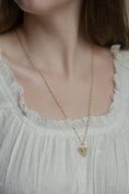 Load image into Gallery viewer, Butterfly Charm: Yellow Gold