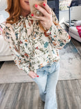 Load image into Gallery viewer, Skylar Floral Top - Cream
