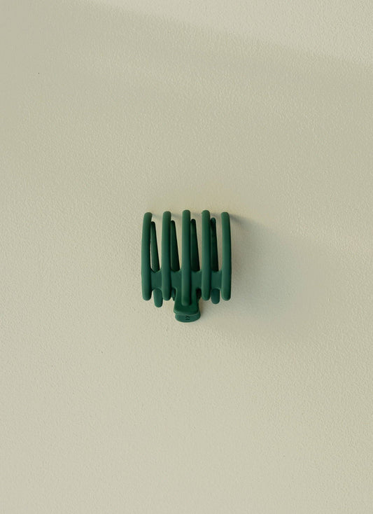 KAXI WIDE LAY DOWN CLAW: MATTE FOREST GREEN