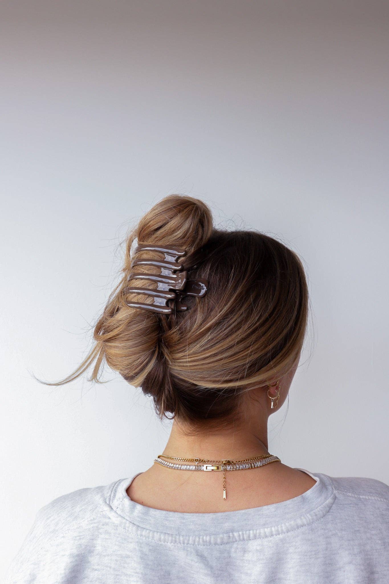KAXI WIDE LAY DOWN CLAW: MATTE BROWN