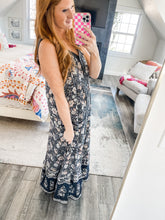 Load image into Gallery viewer, Lyn Floral Maxi Dress
