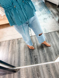 Load image into Gallery viewer, Avery Crop Wide Leg Jeans
