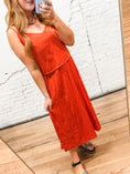 Load image into Gallery viewer, Z Supply Nicoline Crinkle Midi Skirt
