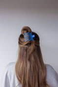 Load image into Gallery viewer, KAXI WIDE LAY DOWN CLAW: SHINY BERRY BROWN
