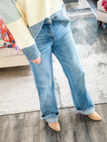 Load image into Gallery viewer, Lina Straight Jeans
