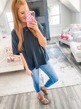 Load image into Gallery viewer, Livi Cropped Ankle Jeans
