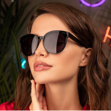 Load image into Gallery viewer, Diva Sunglasses
