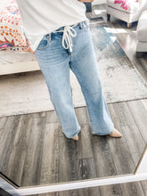 Load image into Gallery viewer, Dara Relaxed Jeans
